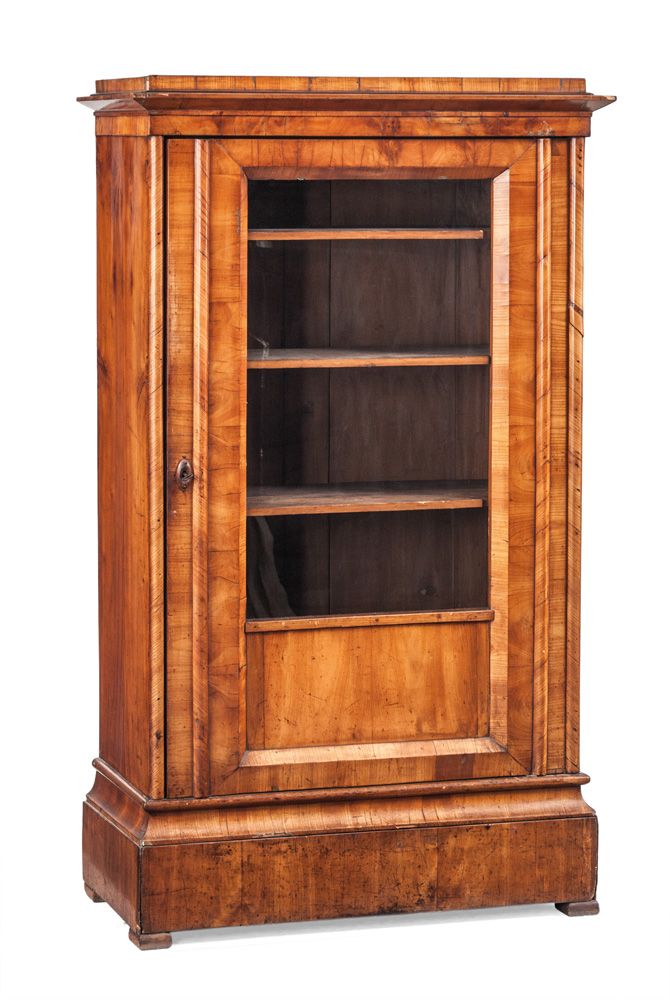 252. tétel, Polcos ruhásszekrény