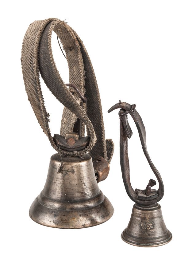 599. tétel, Csengő, 2 db