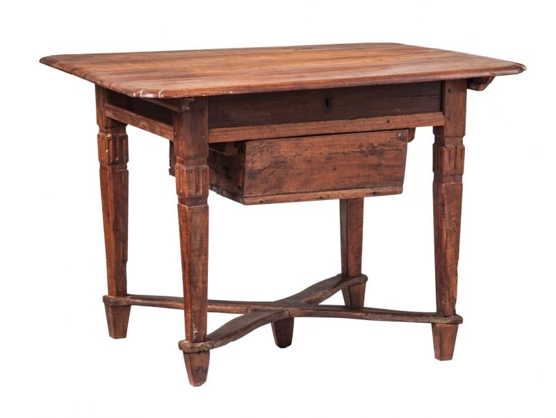 624. tétel, Kamarás asztal