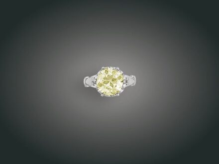 246. tétel, Gyűrű, pt, 1 bril. cca. 4,50 ct, 6,1 g