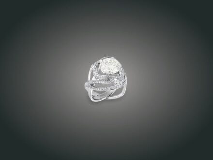 241. tétel, Gyűrű, pt, 144 bril. cca. 4,50 ct, 11,9 g