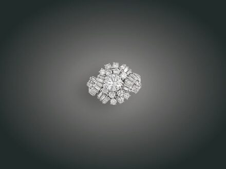 239. tétel, Gyűrű, 18 k au,  41 bril. cca. 3,20 ct, 7,8 g