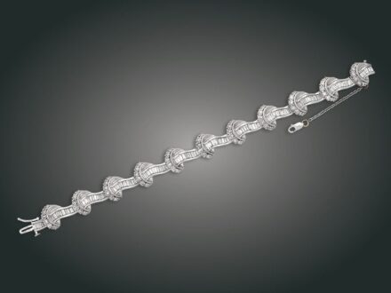 238. tétel, Karkötő, 14 k au, 170 bril. cca. 6,00 ct, 25,5 g