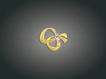 217. tétel, Melltű, 18 k au, 6 bril. cca. 1,02 ct, 18,3 g