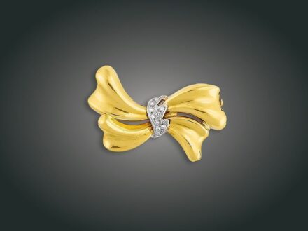 212. tétel, Melltű, 18 k au, 10 bril. cca. 0,25 ct, 11,8 g