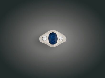 203. tétel, Gyűrű, 14 k au, 1 zafír cca. 3,00 ct, 2 bril. cca. 0,60 ct, 9,2 g