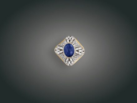 199. tétel, Gyűrű, 9 k au, 1 zafír cca. 2,50 ct, 96 bril. cca. 2,30 ct, 9,7 g