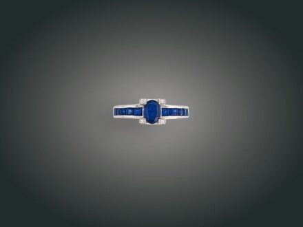 197. tétel, Gyűrű, 14 k au, 11 zafír cc.a 1,00 ct, 4 bril. cca. 0,05 ct
