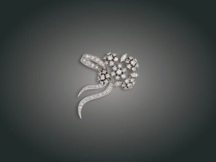 185. tétel, Melltű, 14 k au, 69 bril. cca. 1,60 ct, 7,9 g