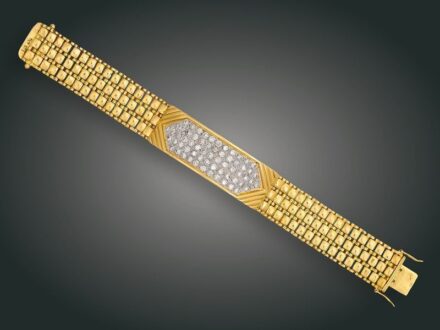 175. tétel, Karkötő, 18 k au, 63 bril. cca. 4,0 ct, 68,9 g
