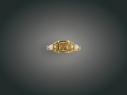 157. tétel, Gyűrű, 14 k au, 2 bril. cca. 0,20 ct, 7,7 g
