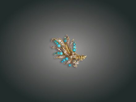 147. tétel, Melltű, 14 k au, türkiz, 43 gyém. cca. 0,50 ct, 8,4 g