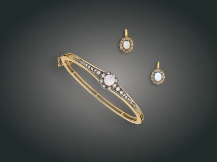 145. tétel, Ékszer, 2 db, 14 k au, opál, 46 gyém. cca. 0,65 ct, 17,8 g