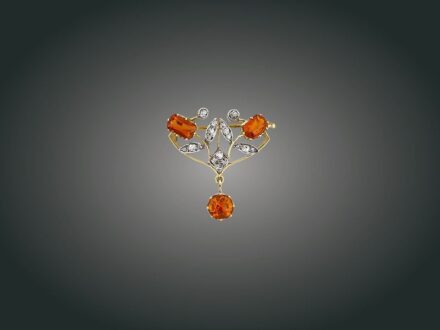 142. tétel, Melltű, 9 k au, 3 citrin, 18 gyém. cca. 0,80 ct, 6,7 g