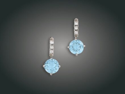 109. tétel, Fülbevaló, 14 k au, 2 topáz, 6 bril. cca. 0,30 ct, 5,9 g