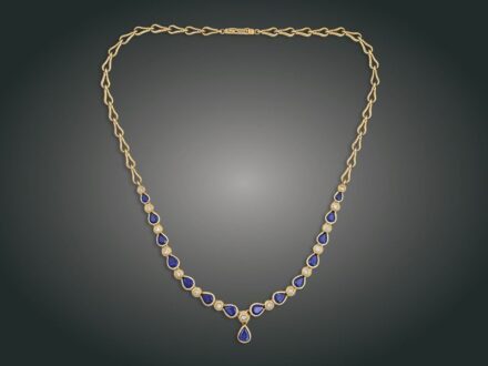 106. tétel, Nyakék, 18 k au, 15 zafír cca. 7,0 ct, 15 bril. cca. 1,00 ct, 29,6 g