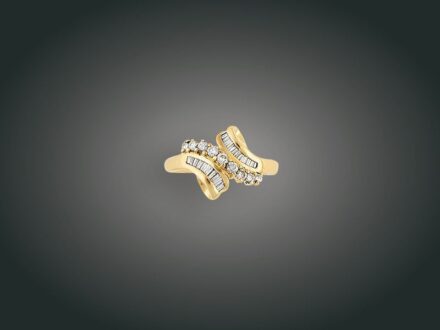 101. tétel, Gyűrű, 14 k au, 31 bril. cca. 0,75 ct, 6,5 g
