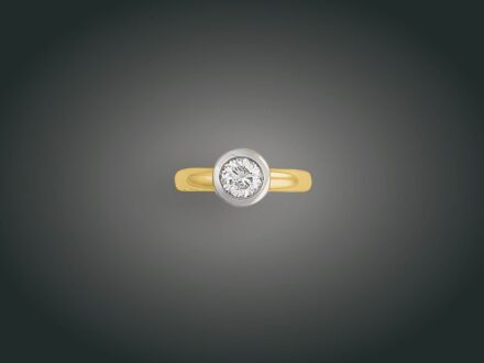 68. tétel, Gyűrű, 18 k au, 1 bril. 1,06 ct, 8,6 g
