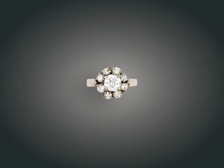 63. tétel, Gyűrű, 9 k au, 9 bril. cca. 1,00 ct, 3,9 g