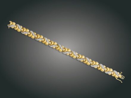 62. tétel, Karkötő, 14 k au, 80 bril. cca. 1,20 ct, 32,5 g