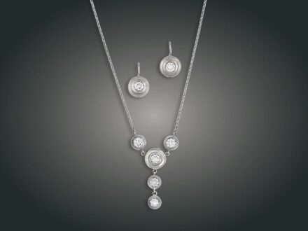 52. tétel, Garnitúra, 2 db, 14 k au, 7 bril. cca. 2,05 ct, 14,0 g