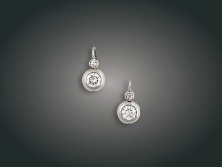 49. tétel, Fülbevaló, 14 k au, 4 bril. cca. 1,60 ct, 4,4 g