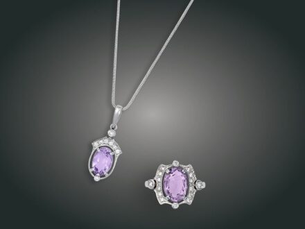 45. tétel, Garnitúra, 3 db, 14 k au, 2 ametiszt cca. 5,5 ct, 23 bril. cca. 0,80 ct, 8,4 g