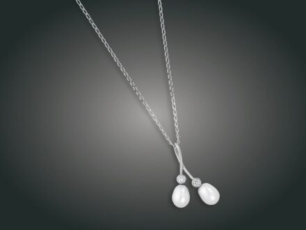 44. tétel, Lánc, függő, 14 k au, 2 bril. cca. 0,20 ct, t. gyöngy, 4,8 g