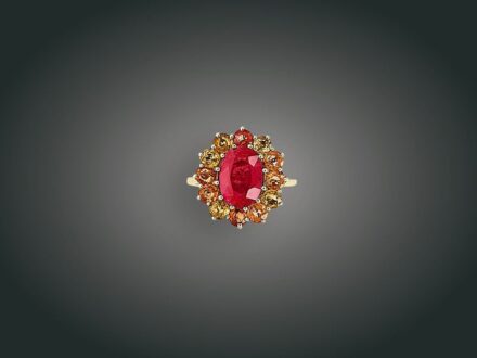 32. tétel, Gyűrű, 14 k au, 1 turmalin cca. 3,0 ct, 12 turmalin, 6,5 g