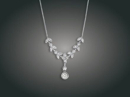 6. tétel, Nyakék, 14 k au, 22 bril. cca. 0,55 ct, 5,0 g