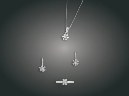 5. tétel, Garnitúra, 4 db, 14 k au, 28 bril. cca. 0,95 ct, 6,6 g