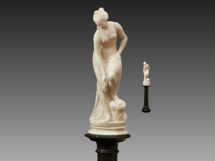 532. tétel, XIX. századi ismeretlen szobrász - Fürdés után