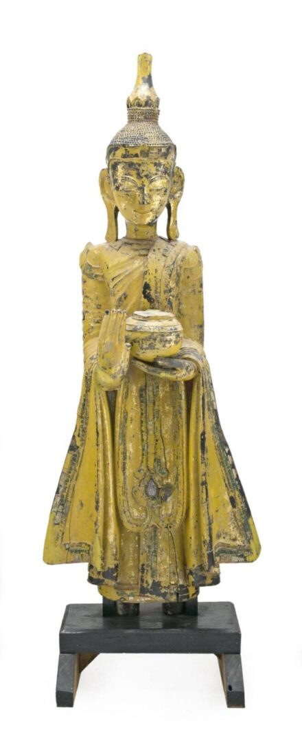 207. tétel, Buddha álló figurája