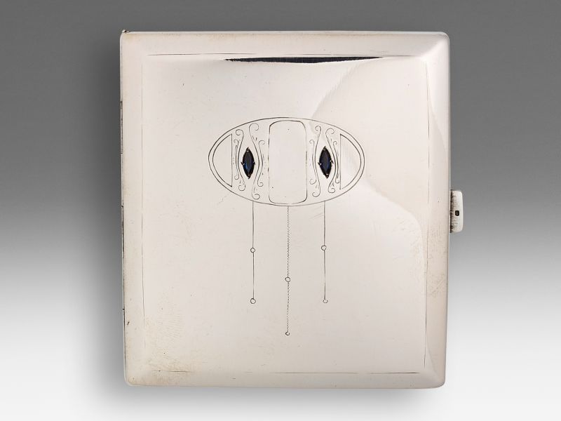 419. tétel, Szecessziós női cigarettaszelence