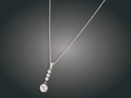 210. tétel, Lánc, függő, 14 k au, 5 bril. cca. 1,40 ct, 4,1 g