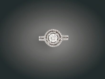 207. tétel, Gyűrű, 14 k au, 86 bril. cca. 1,0 ct, 4,2 g