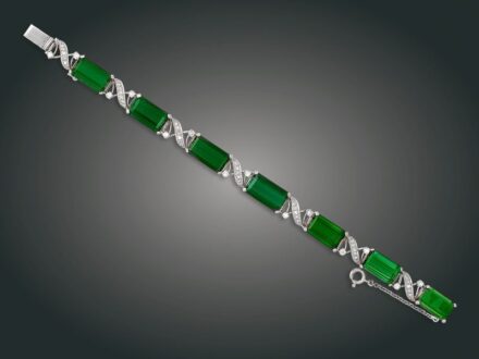 206. tétel, Karkötő, 14 k au, 7 turmalin cca. 40,0 ct, 63 bril. cca. 1,50 ct, 22,9 g
