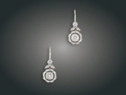 162. tétel, Fülbevaló, 14 k au,8 bril. cca. 0,65 ct, 2,8 g