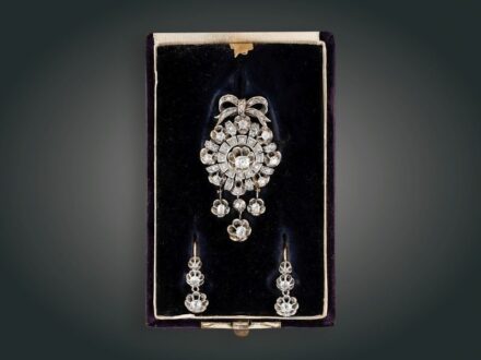 161. tétel, Garnitúra, 2 db, ag, au, 15 bril. cca. 3,30 ct, 39 gyém. cca. 0,80 ct, 21,8 g