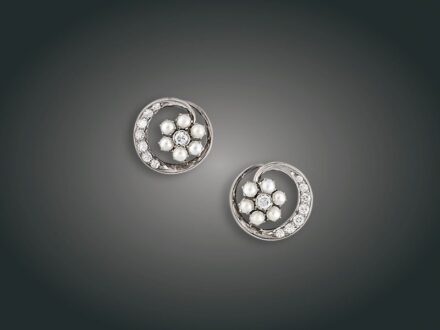 155. tétel, Fülbevaló, 18 k au, 16 bril. cca. 0,50 ct, 4,3 g
