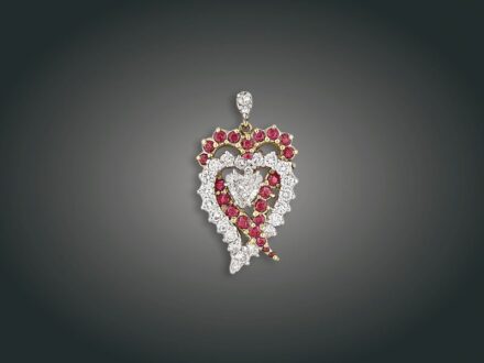 146. tétel, Függő, 9 k au, 22 rubin cca. 1,50 ct, 25 bril. 3,04 ct, 9,6 g