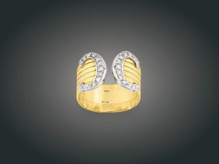 132. tétel, Gyűrű, 18 k au, 26 bril. cca. 0,20 ct, 5,5 g