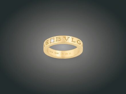 131. tétel, Karikagyűrű, 18 k au, 1 bril. cca. 0,05 ct, 7,0 g