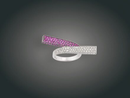 128. tétel, Gyűrű, 18 k au, 71 bril. 1,0 ct, 70 zafír 1,18 ct, 5,9 g