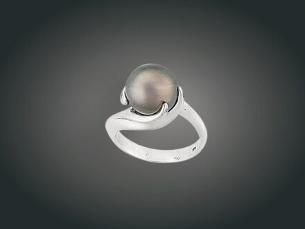 122. tétel, Gyűrű, 14 k au, t. gyöngy, 3 bril. cca. 0,05 ct, 7,3 g
