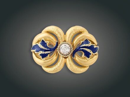 90. tétel, Melltű, 14 k au, 1 bril. cca. 0,25 ct, 14,6 g