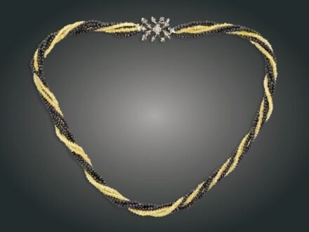 49. tétel, Nyakék, ag, 12 gyém. cca. 0,30 ct, spinell, zafír, br. 33,7 g