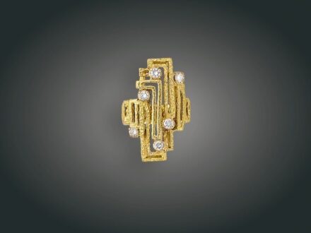 37. tétel, Gyűrű, 18 k au, 6 bril. cca. 0,50 ct, 14,8 g