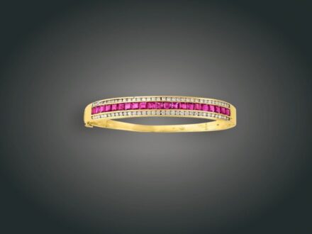 30. tétel, Karék, 14 k au, rubin, 68 bril. cca. 1,20 ct, 22,1 g