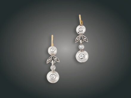 27. tétel, Fülbevaló, 14 k au, ag, 6 bril. cca. 0,40 ct, 4 gyém., 4,9 g